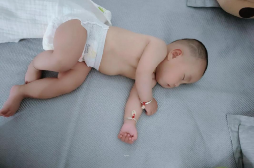简阳宝宝先长上牙还是下牙