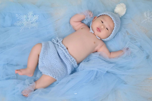 简阳三个月宝宝挠耳朵 简阳三个月宝宝挠耳朵